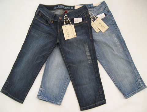 Guess Sassy Capri, Guess stretch Capri Sassy, low rise, slim leg, Guess Capri, Hamper's Jeans Toronto Ontario.