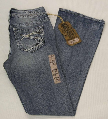 Silver Suki denim jeans, Ladies Silver Suki stretch, mid rise, boot cut stone wash blue denim jeans, Hamper's Jeans Toronto Ontario.