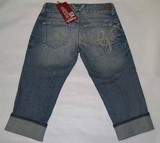 Guess Rosie Capri jeans, Guess embroidered Rose Capri, stretch, low rise, extra stitching front two pockets, sand blast blue with whisker applications, Hamper's Jeans Toronto Ontario.