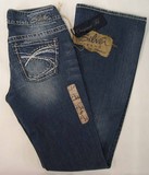 Silver Suki denim jeans, Ladies Silver Suki stretch, Original fit, mid rise, boot cut denim jeans, Hamper's Jeans Toronto Ontario.